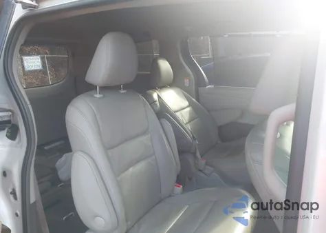 2015 Toyota Sienna Xle/Limited z USA, uszkodzony, nr VIN 5TDYK3DC1FS665322